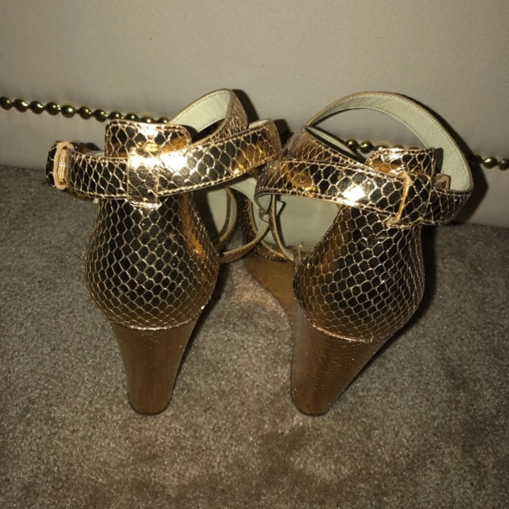 Shoes - Picture 3 of 8